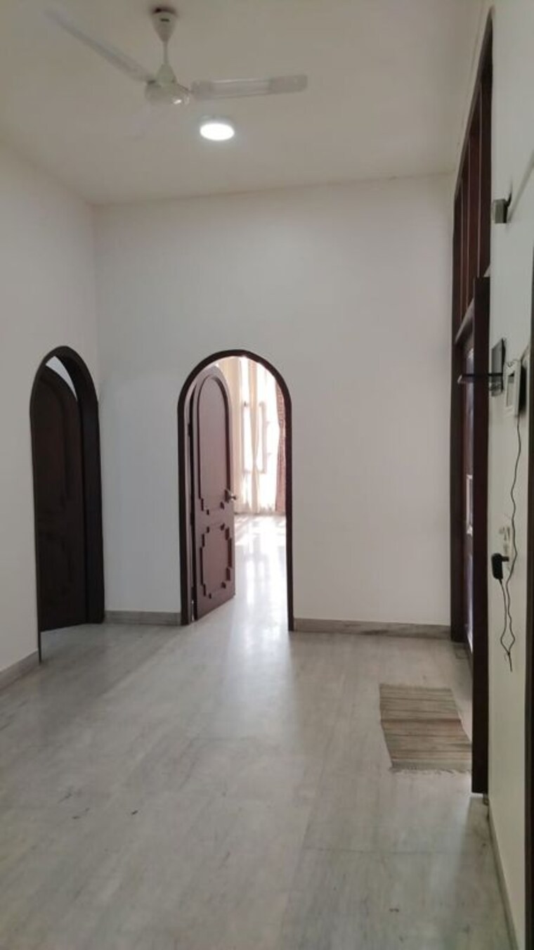 undefined, hauz khas 3 Bedroom 300 Sq.Yd. Builder Floor In Hauz Khas Delhi 10029635