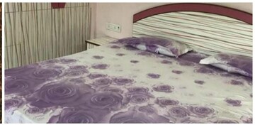 Bedroom in 2 BHK Apartment at Versova – for Rent