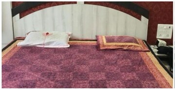 Bedroom in 2 BHK Apartment at Versova – for Rent