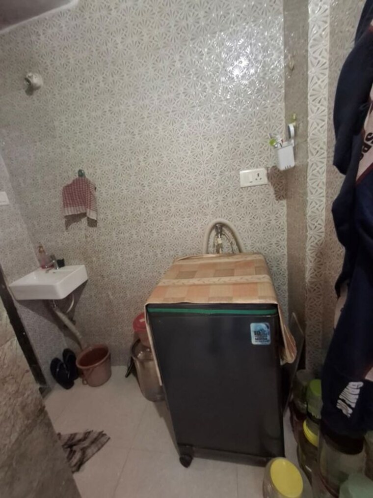 Bathroom, shree-balaji-apartment-airoli 1 Bedroom 500 Sq.Ft. Apartment In Sector 9 Airoli Navi Mumbai 10029777