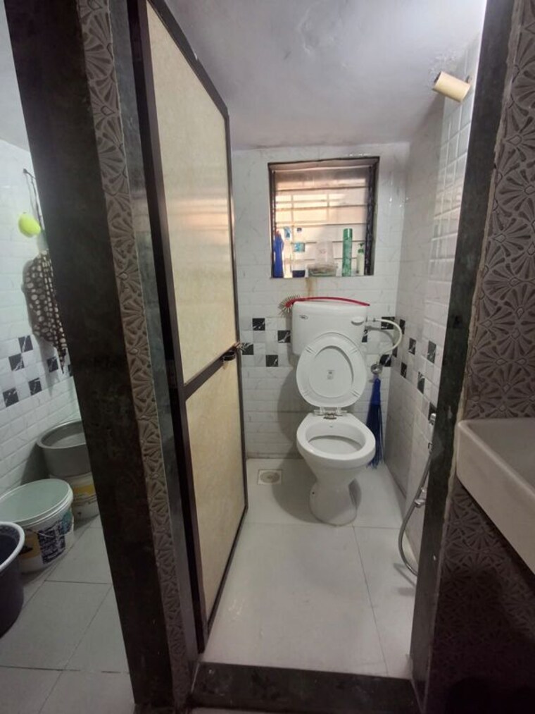 Bathroom, shree-balaji-apartment-airoli 1 Bedroom 500 Sq.Ft. Apartment In Sector 9 Airoli Navi Mumbai 10029777