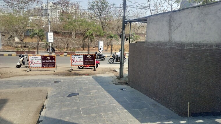  Parking, narsingi Commercial Showroom 2000 Sq.Ft. In Narsingi Hyderabad 10029786