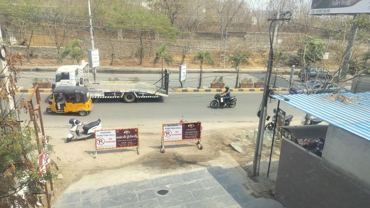  Parking, narsingi Commercial Showroom 2000 Sq.Ft. In Narsingi Hyderabad 10029786