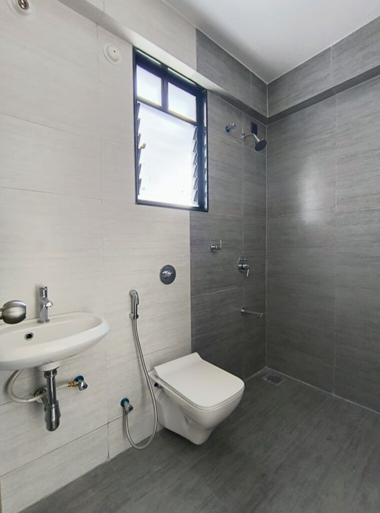 Bathroom, unique-youtopia 2 Bedroom 750 Sq.Ft. Apartment In Kharadi Pune 10029699