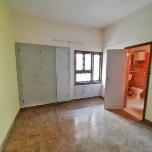 Room in 2 BHK Builder Floor at Green Park – for Rent
