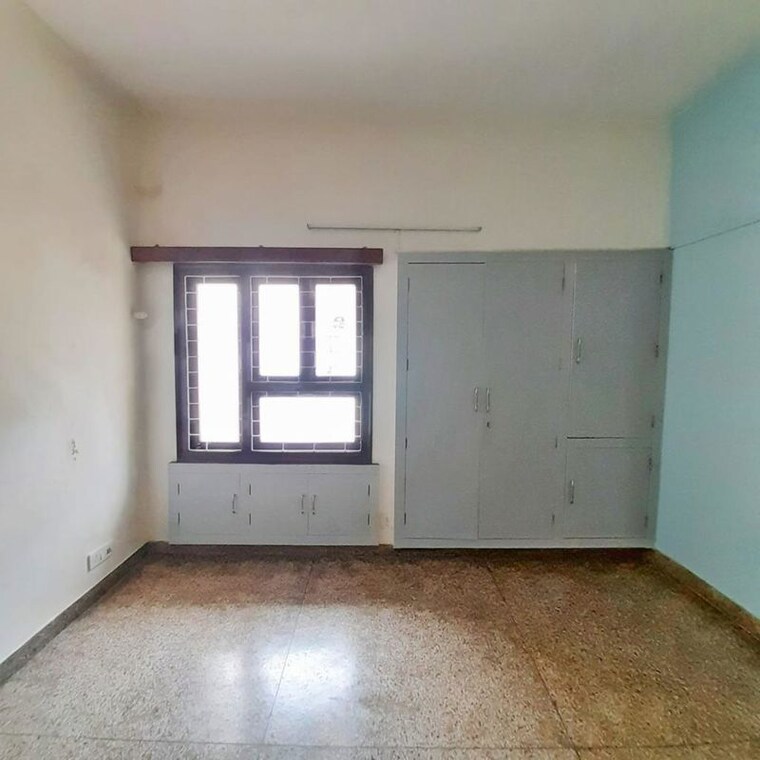 Room, green park 2 Bedroom 300 Sq.Yd. Builder Floor In Green Park Delhi 10029842