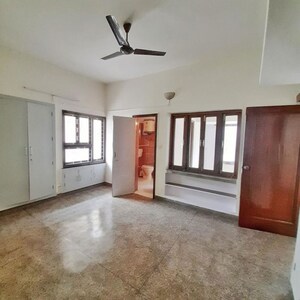 Room in 2 BHK Builder Floor at Green Park – for Rent