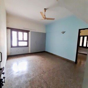 Room in 2 BHK Builder Floor at Green Park – for Rent