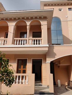 3.5 BHK + Pooja Room,Servant Room Villa For Sale in Amrapali Leisure Valley