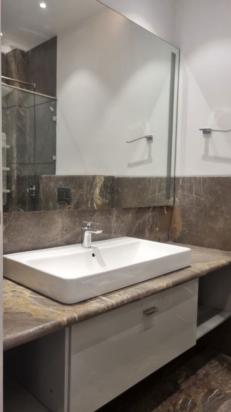 Bathroom, greater kailash ii 4 Bedroom 500 Sq.Yd. Builder Floor In Greater Kailash ii Delhi 10030083