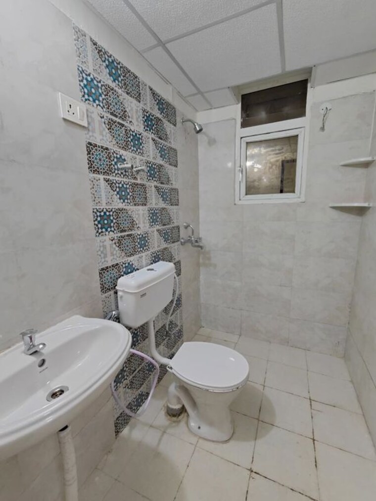 Bathroom, smart-world-gems 2.5 Bedroom 1196 Sq.Ft. Builder Floor In Sector 89 Gurgaon 10030020