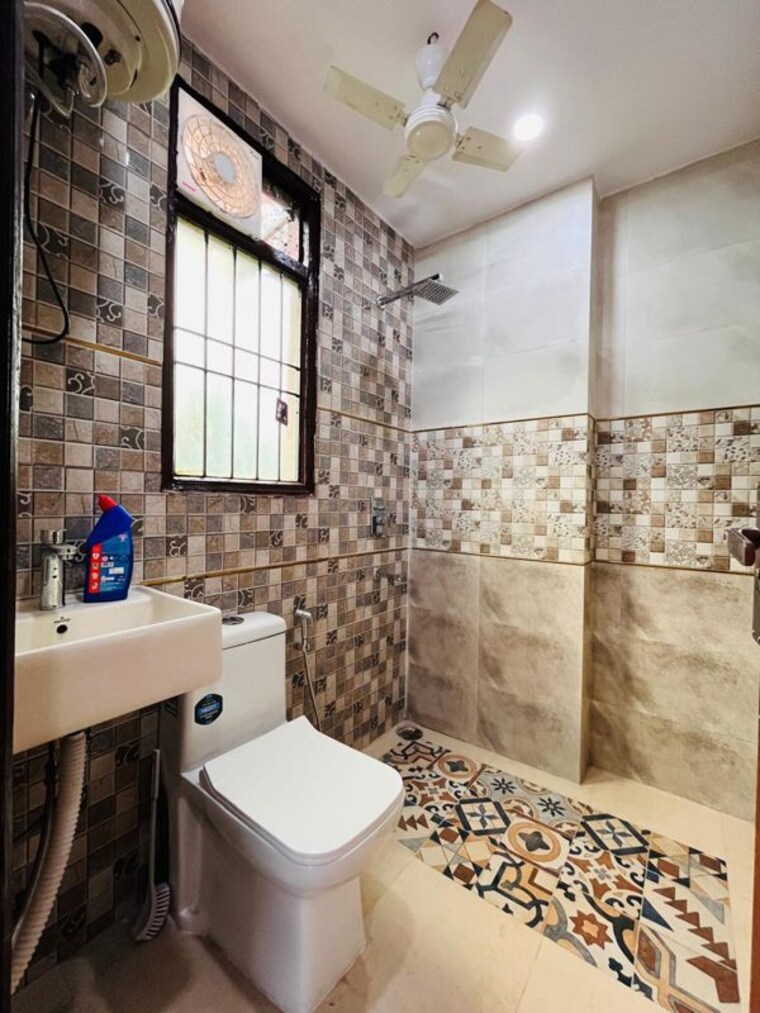 Attached Bathroom, sector 57 3 Bedroom 1845 Sq.Ft. Builder Floor In Sector 57 Gurgaon 10030018