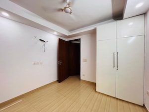 Room in 3 BHK Builder Floor at Sector 57 – for Rent