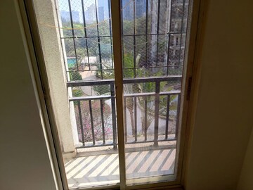 Room in 2 BHK Apartment at Lodha Splendora, Ghodbunder Road – for Rent