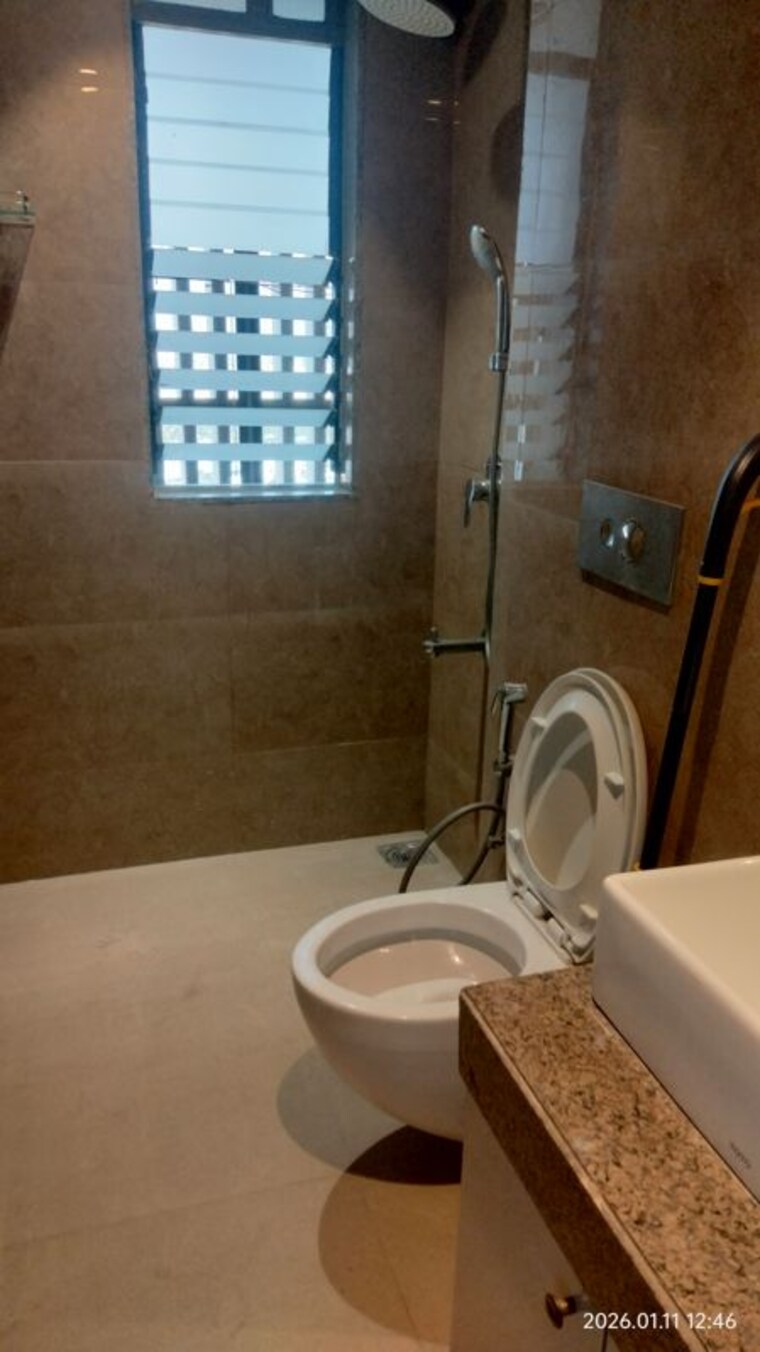 Bathroom, airoli sector 14 3 Bedroom 1945 Sq.Ft. Apartment In Airoli Sector 14 Navi Mumbai 10030460