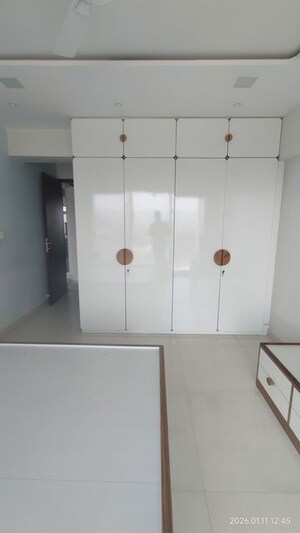 Room in 3 BHK Apartment at Airoli Sector 14 – for Rent
