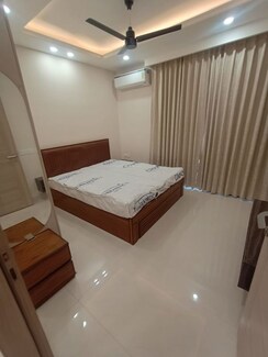 3.5 BHK + Servant Room Apartment For Rent in Emaar Palm Gardens