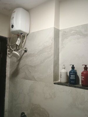 Room in 1.5 BHK Apartment at Paradigm El Signora, Jogeshwari West – for Rent