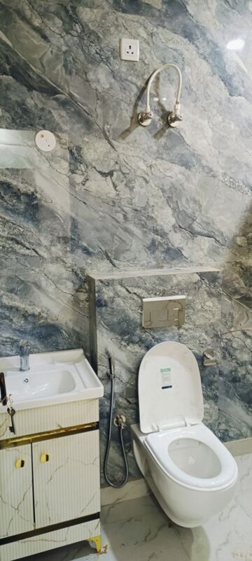 Master Bedroom in 3 BHK Builder Floor at Sector 75 – for Rent