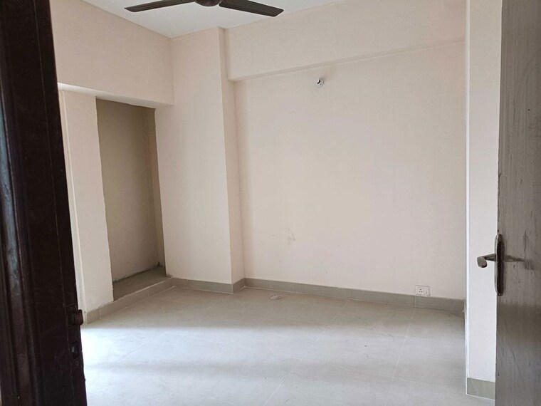 Room, amrapali-dream-valley 1 Bedroom 585 Sq.Ft. Apartment In Tech Zone 4 Greater Noida Greater Noida 10030572