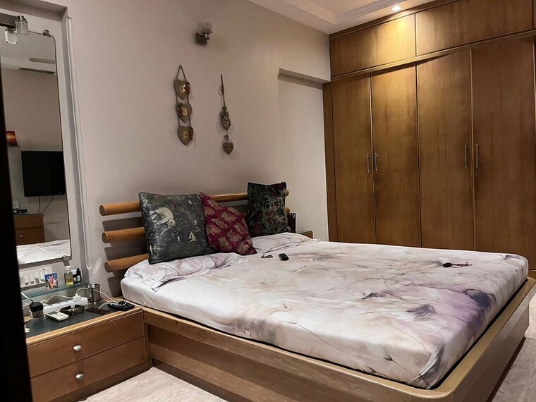 Bedroom, bandra west 3 Bedroom 1100 Sq.Ft. Apartment In Bandra West Mumbai 10030569