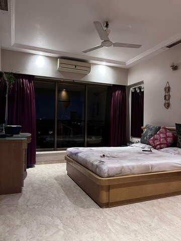 Bedroom in 3 BHK Apartment at Bandra West – for Rent