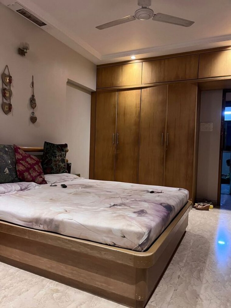 Bedroom, bandra west 3 Bedroom 1100 Sq.Ft. Apartment In Bandra West Mumbai 10030569