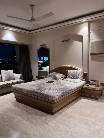 Bedroom in 3 BHK Apartment at Bandra West – for Rent