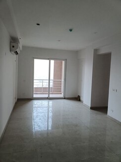 3.5 BHK + Servant Room Apartment For Rent in Emaar Palm Gardens