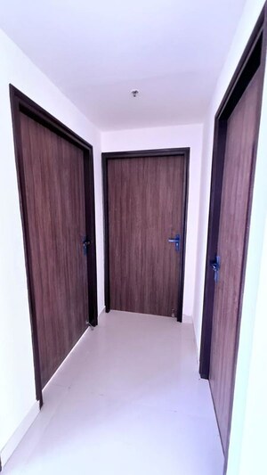 Room in 3.5 BHK Apartment at Emaar Palm Gardens, Sector 83 – for Rent