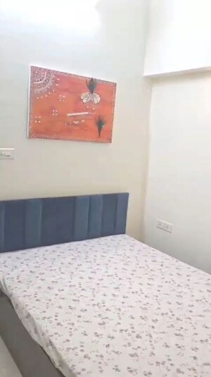 Room in 2 BHK Apartment at Lodha Amara, Kolshet Road – for Rent