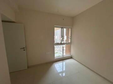 Room in 2 BHK Apartment at Godrej Green Vistas, Mahalunge – for Rent
