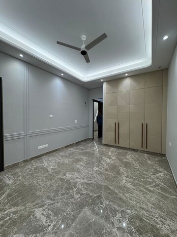 Room in 3 BHK Builder Floor at Shivalik Colony – for Rent