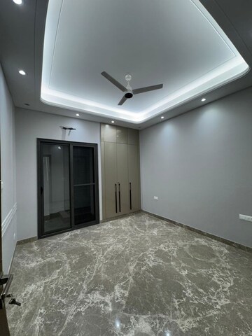 Room in 3 BHK Builder Floor at Shivalik Colony – for Rent