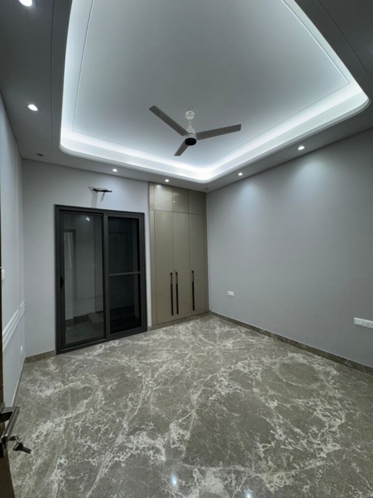 Room, shivalik colony 3 Bedroom 1800 Sq.Ft. Builder Floor In Shivalik Colony Delhi 10030688