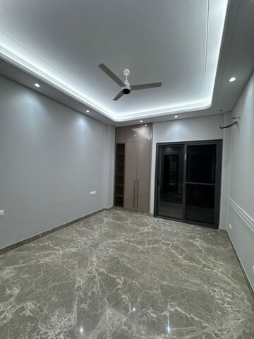 Room in 3 BHK Builder Floor at Shivalik Colony – for Rent