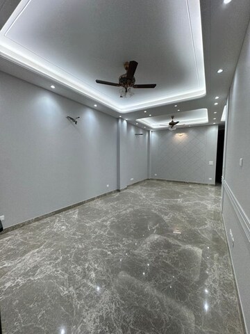 Room in 3 BHK Builder Floor at Shivalik Colony – for Rent