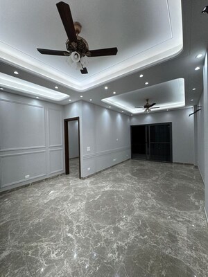 Room in 3 BHK Builder Floor at Shivalik Colony – for Rent