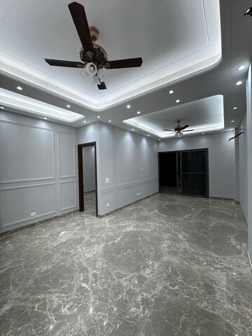 Room in 3 BHK Builder Floor at Shivalik Colony – for Rent