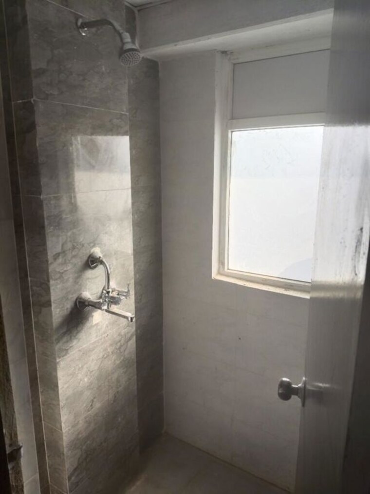 Bathroom, amrapali-dream-valley 1 Bedroom 585 Sq.Ft. Apartment In Tech Zone 4 Greater Noida Greater Noida 10030601