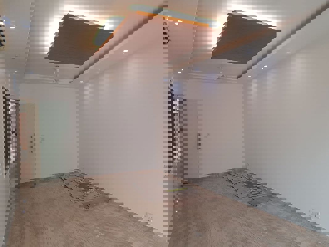 Room in 4 BHK Builder Floor at Safdarjung Enclave – for Sale