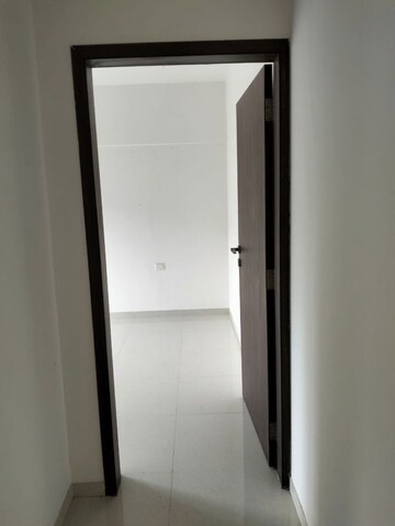 Room in 3 BHK Apartment at Puranik Abitante, Bavdhan – for Rent