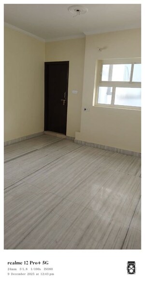 Room in 3 BHK Apartment at Malhar Apartments Mahanagar, Mahanagar – for Rent