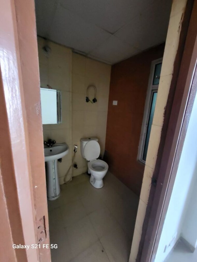 Bathroom, mahagun-mywoods 3 Bedroom 948 Sq.Ft. Apartment In Sector 16c Greater Noida Greater Noida 10030834