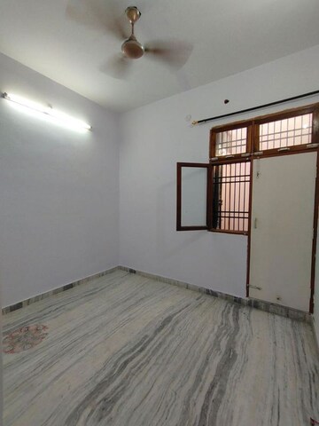 Room in 2 BHK Independent House at Gomti Nagar – for Rent
