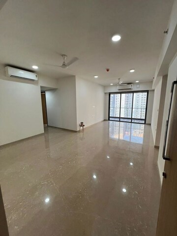 Room in 3 BHK Apartment at Lodha Aura, Wadala – for Rent