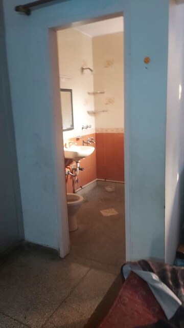 Bathroom in 1 RK Apartment at Mayur Vihar – for Rent