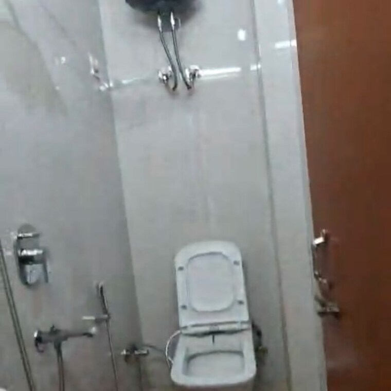 Bathroom, lajpat nagar i 2 Bedroom 900 Sq.Ft. Builder Floor In Lajpat Nagar I Delhi 10031134