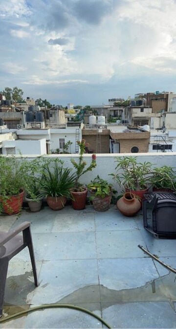 Parking in 2 BHK Builder Floor at Greater Kailash I – for Rent