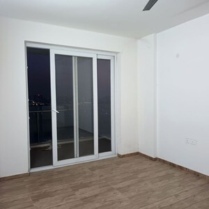 Room in 3 BHK Apartment at Omaxe Royal Residency Faridabad, Sector 79 – for Rent